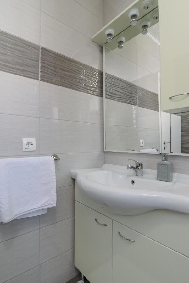 Apartments Villa Sanda - With Pool Трогір Екстер'єр фото