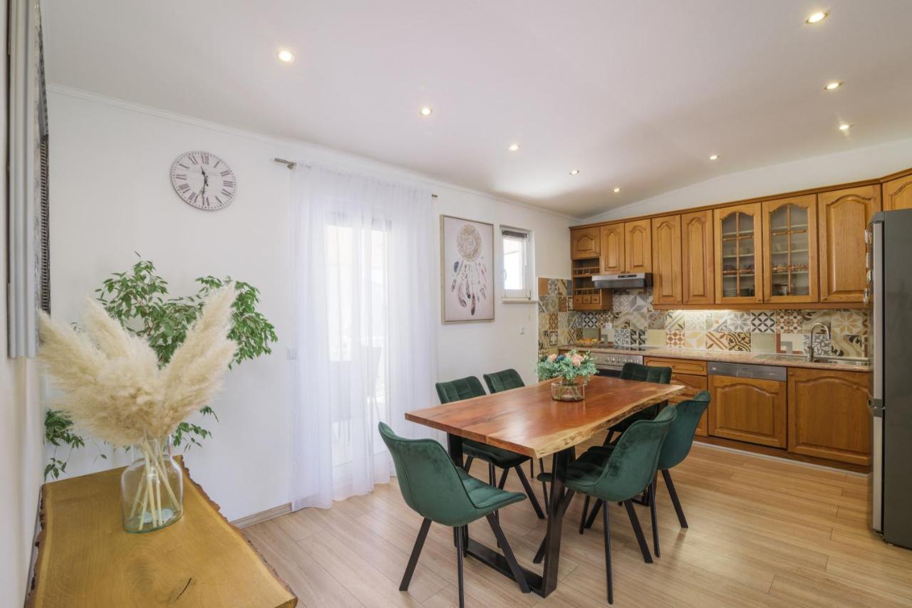 Apartments Villa Sanda - With Pool Трогір Екстер'єр фото