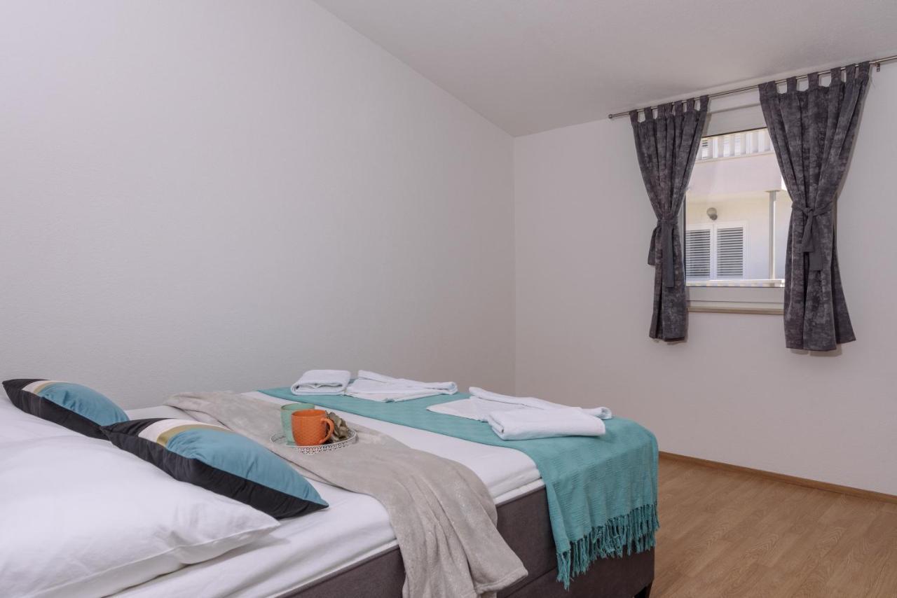 Apartments Villa Sanda - With Pool Трогір Екстер'єр фото