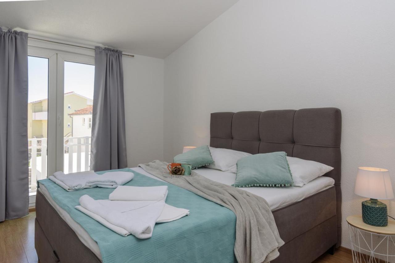 Apartments Villa Sanda - With Pool Трогір Екстер'єр фото
