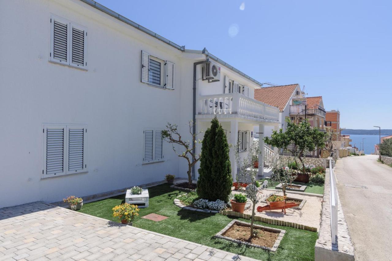 Apartments Villa Sanda - With Pool Трогір Екстер'єр фото