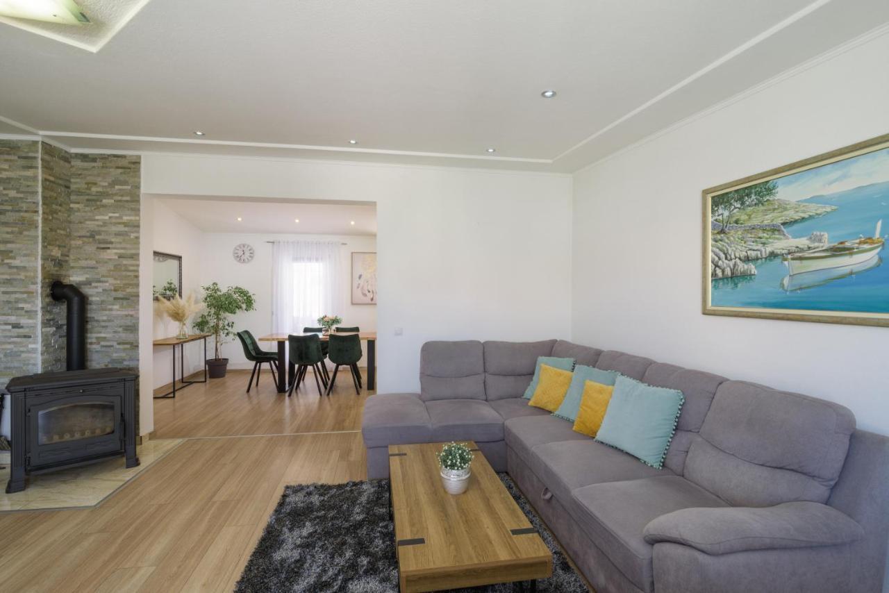 Apartments Villa Sanda - With Pool Трогір Екстер'єр фото