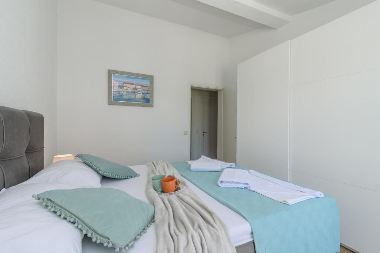 Apartments Villa Sanda - With Pool Трогір Екстер'єр фото