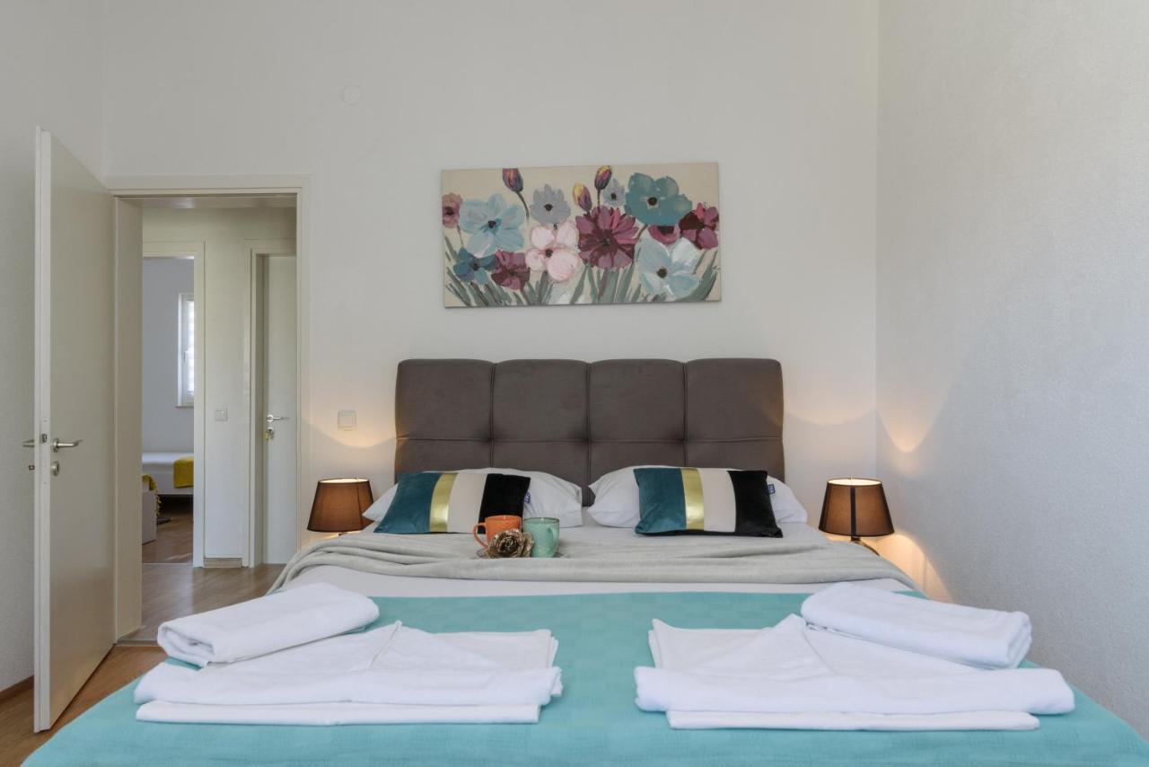 Apartments Villa Sanda - With Pool Трогір Екстер'єр фото