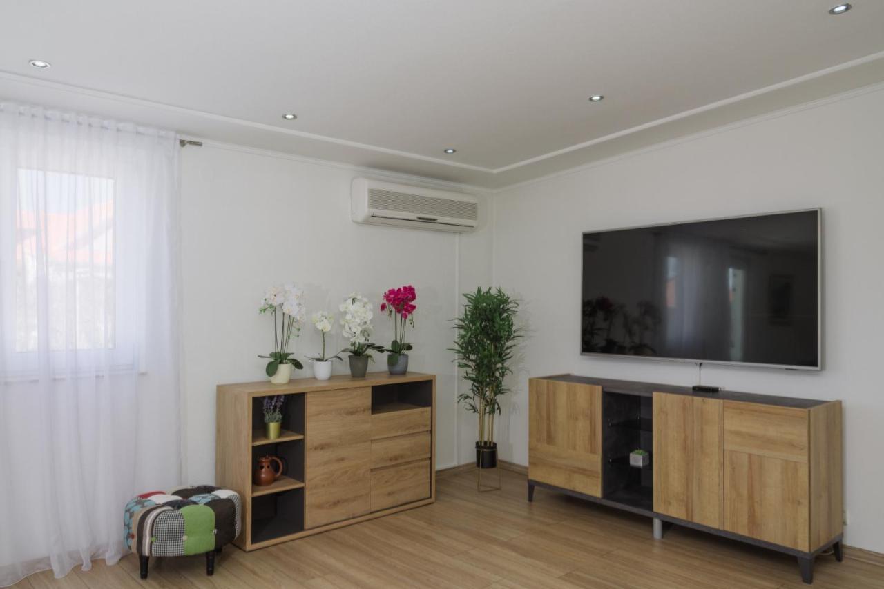Apartments Villa Sanda - With Pool Трогір Екстер'єр фото