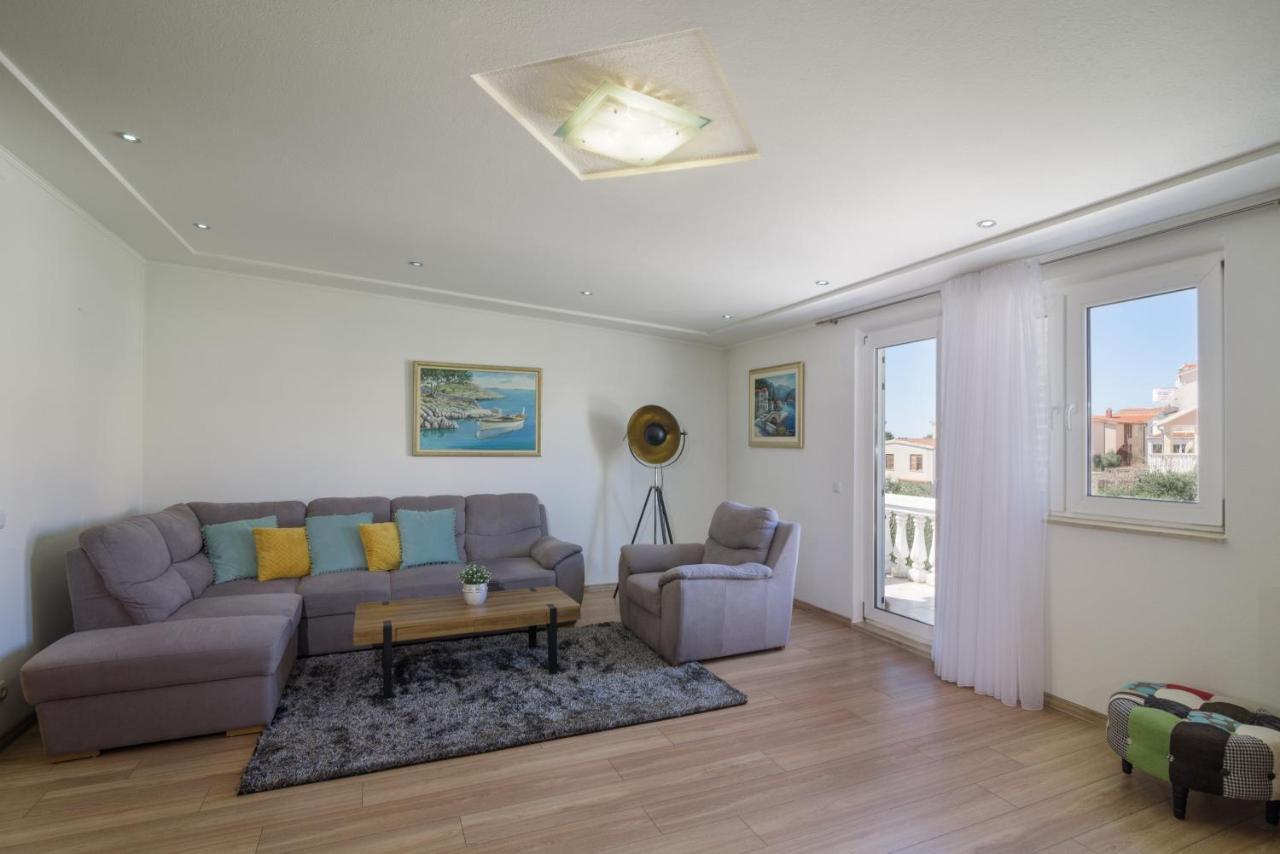 Apartments Villa Sanda - With Pool Трогір Екстер'єр фото