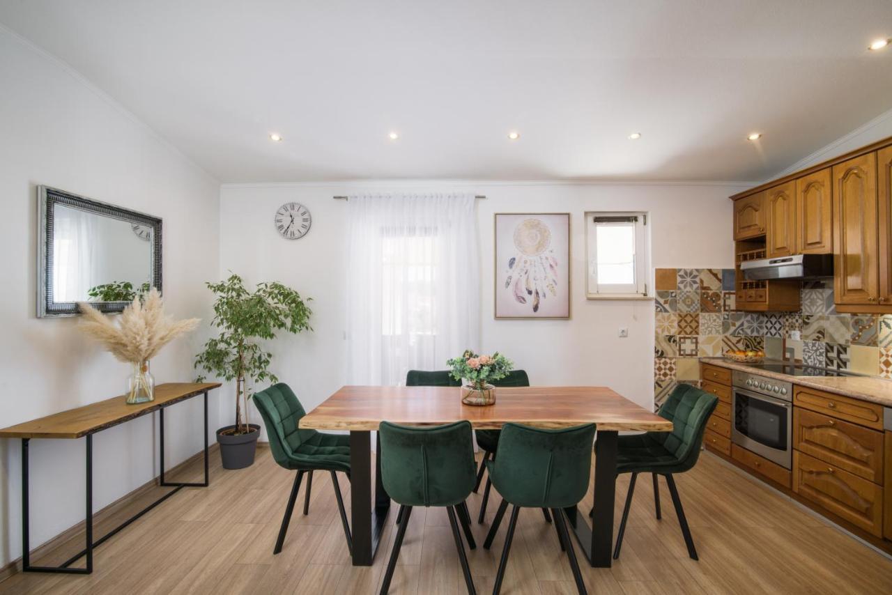 Apartments Villa Sanda - With Pool Трогір Екстер'єр фото