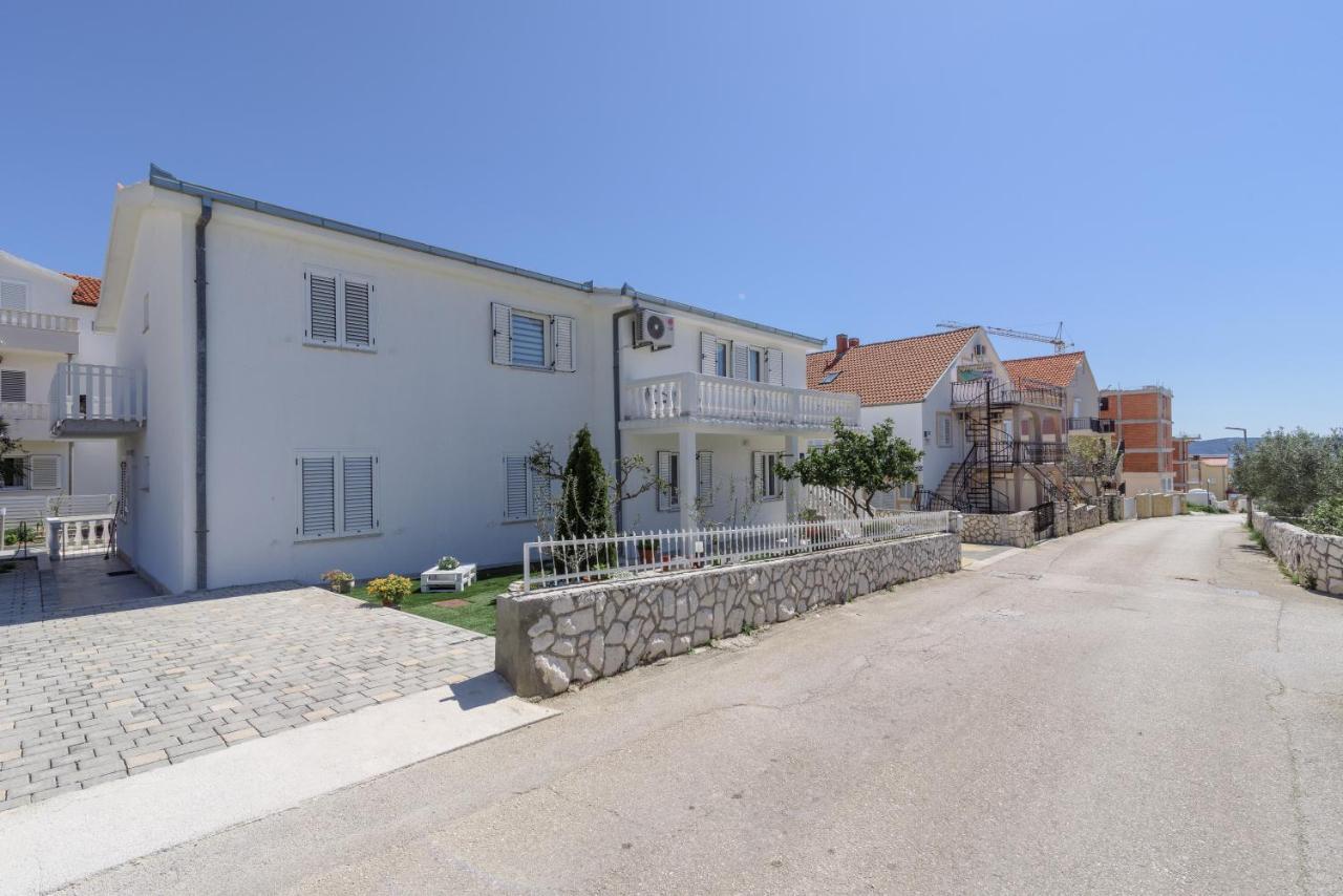Apartments Villa Sanda - With Pool Трогір Екстер'єр фото