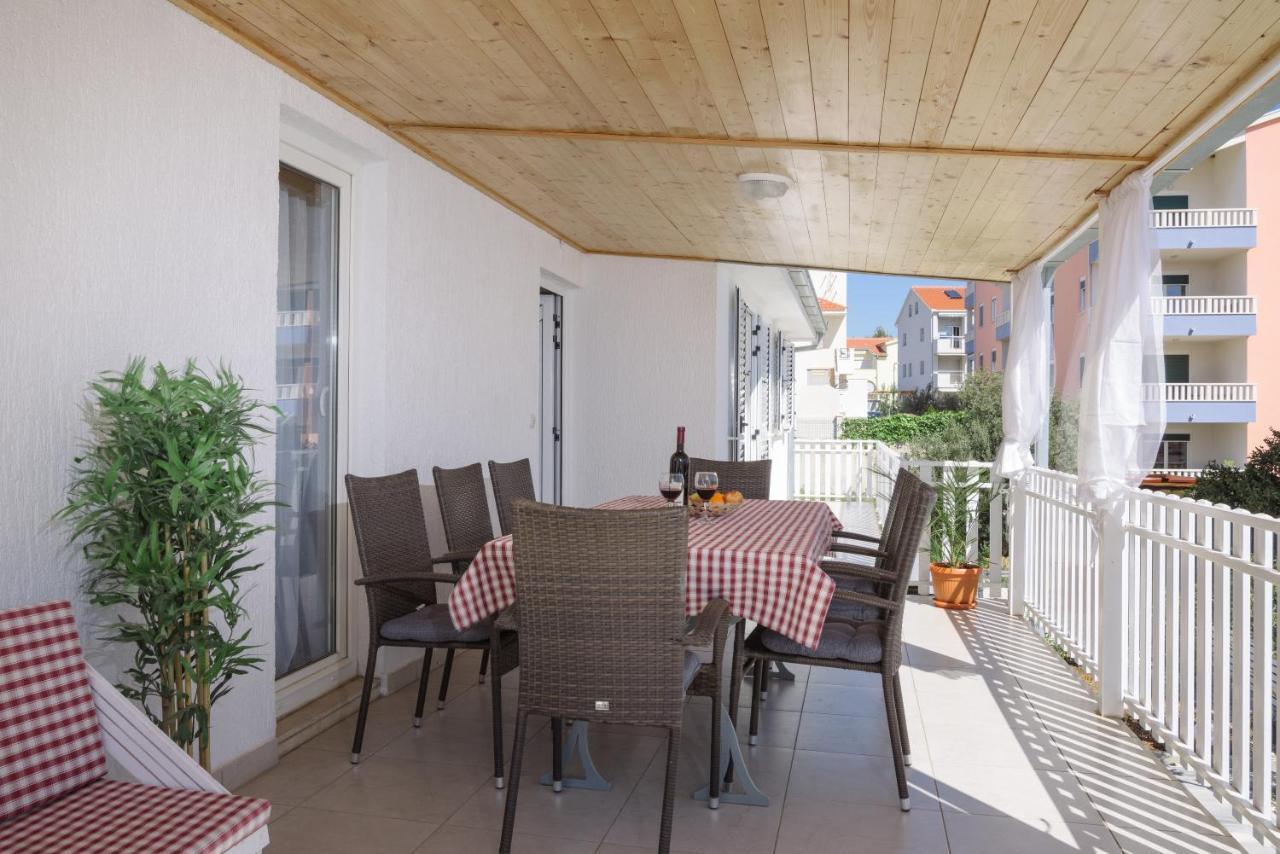 Apartments Villa Sanda - With Pool Трогір Екстер'єр фото