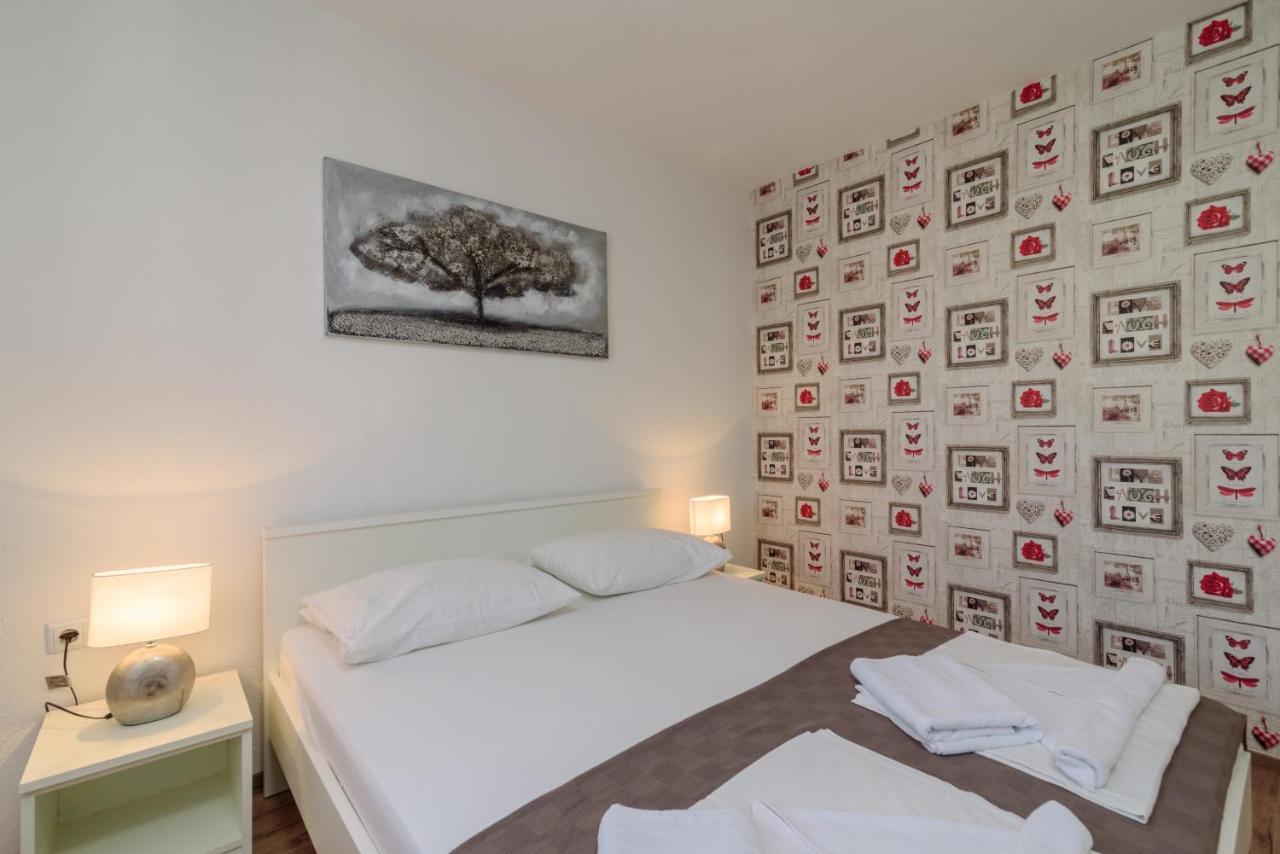 Apartments Villa Sanda - With Pool Трогір Екстер'єр фото