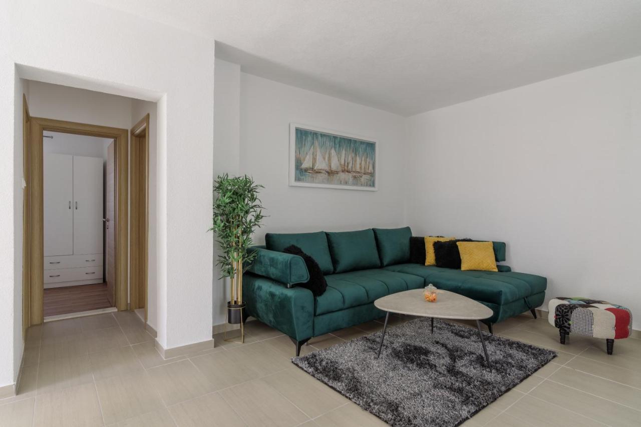 Apartments Villa Sanda - With Pool Трогір Екстер'єр фото