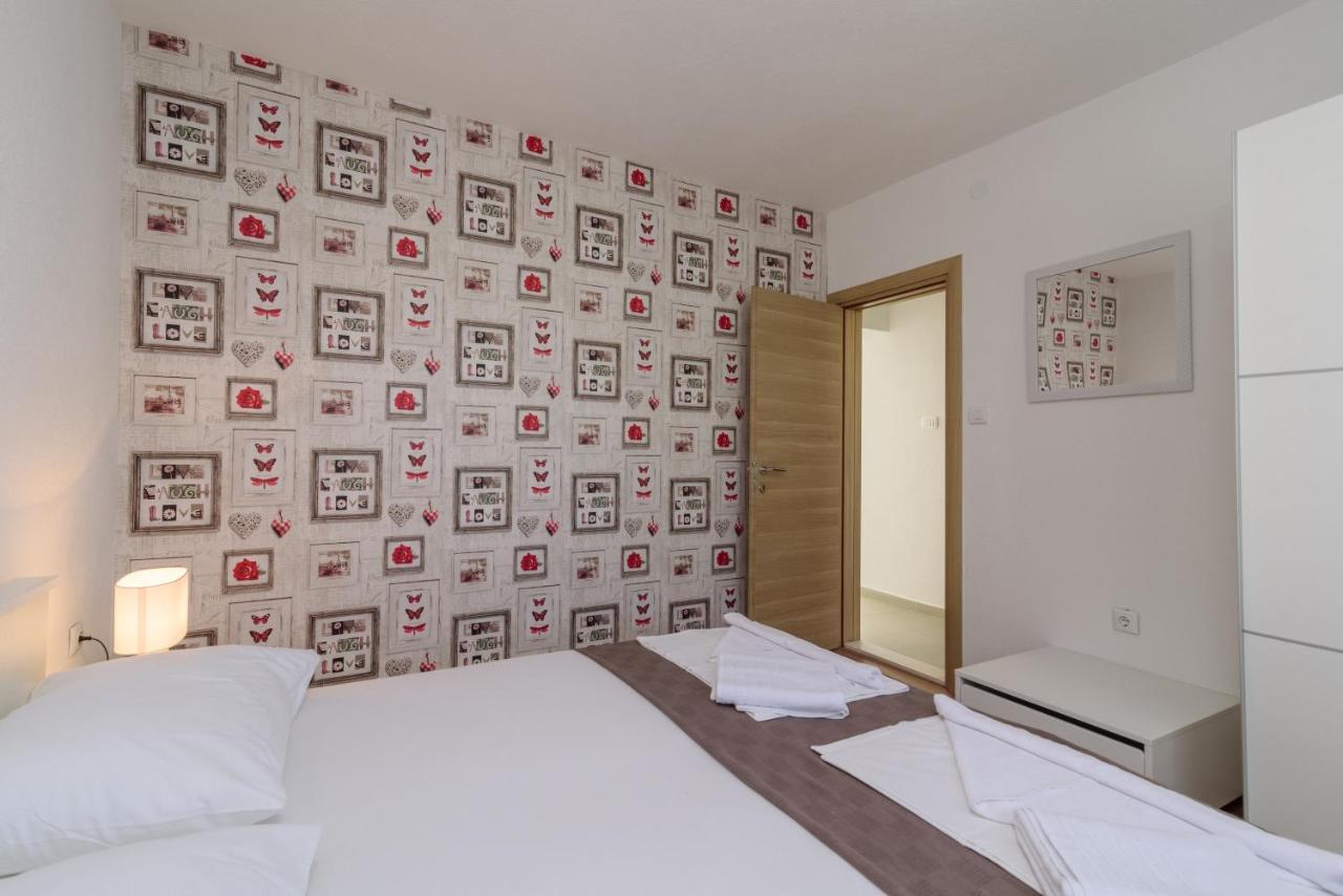 Apartments Villa Sanda - With Pool Трогір Екстер'єр фото