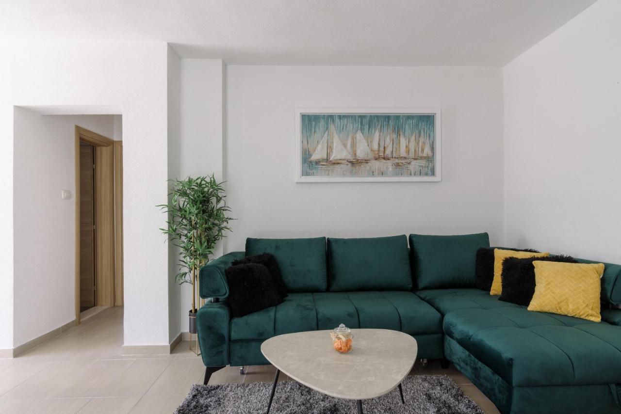 Apartments Villa Sanda - With Pool Трогір Екстер'єр фото