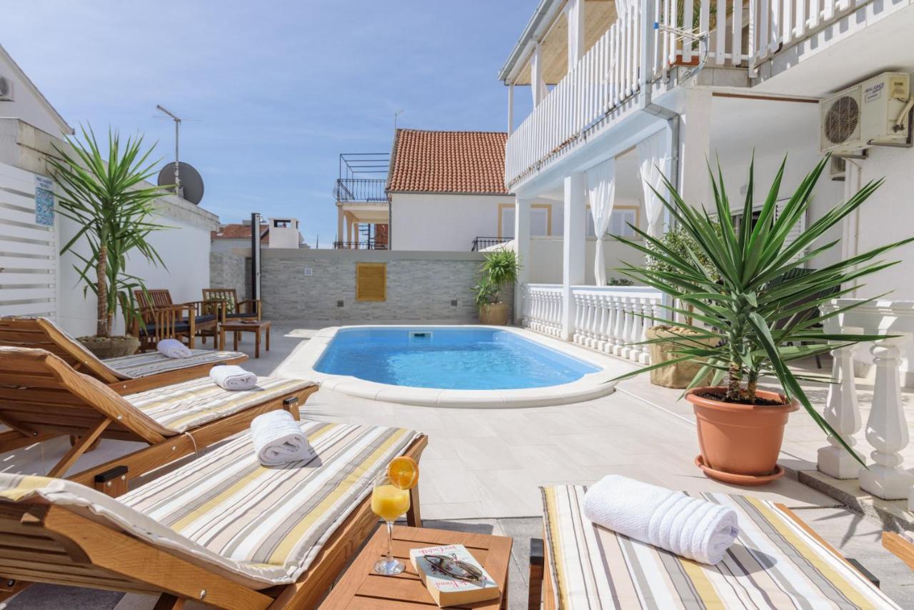 Apartments Villa Sanda - With Pool Трогір Екстер'єр фото