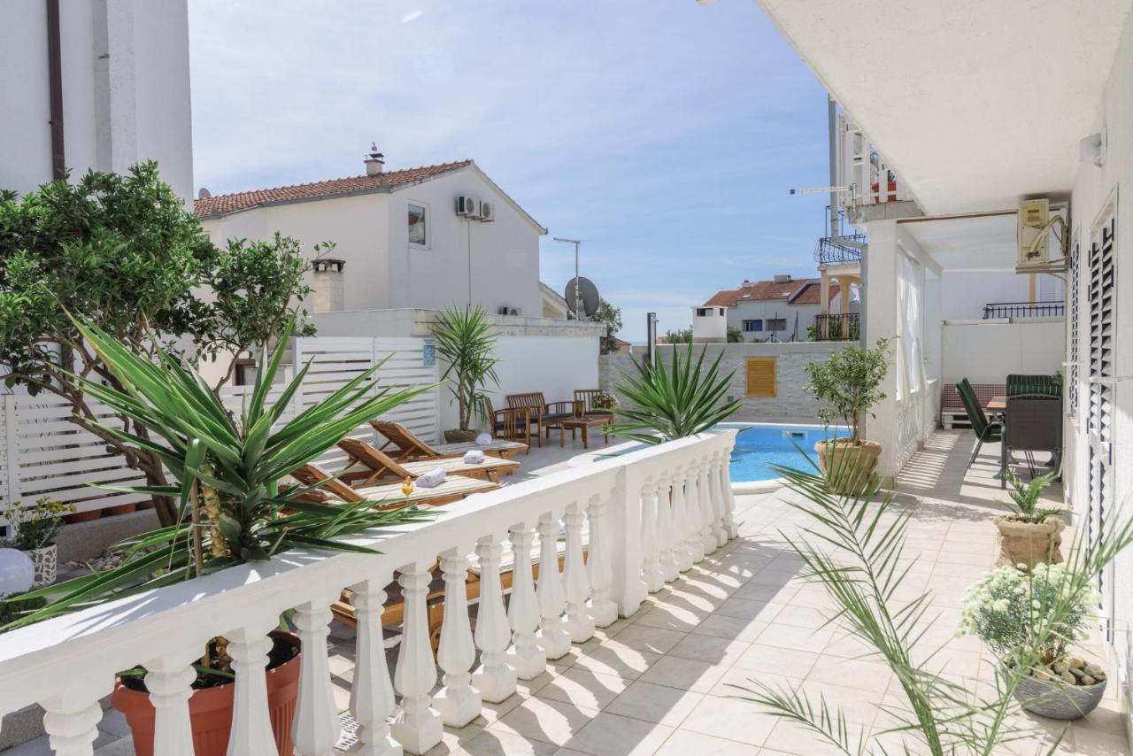 Apartments Villa Sanda - With Pool Трогір Екстер'єр фото