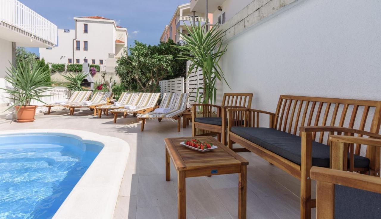 Apartments Villa Sanda - With Pool Трогір Екстер'єр фото
