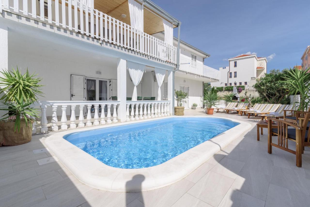 Apartments Villa Sanda - With Pool Трогір Екстер'єр фото